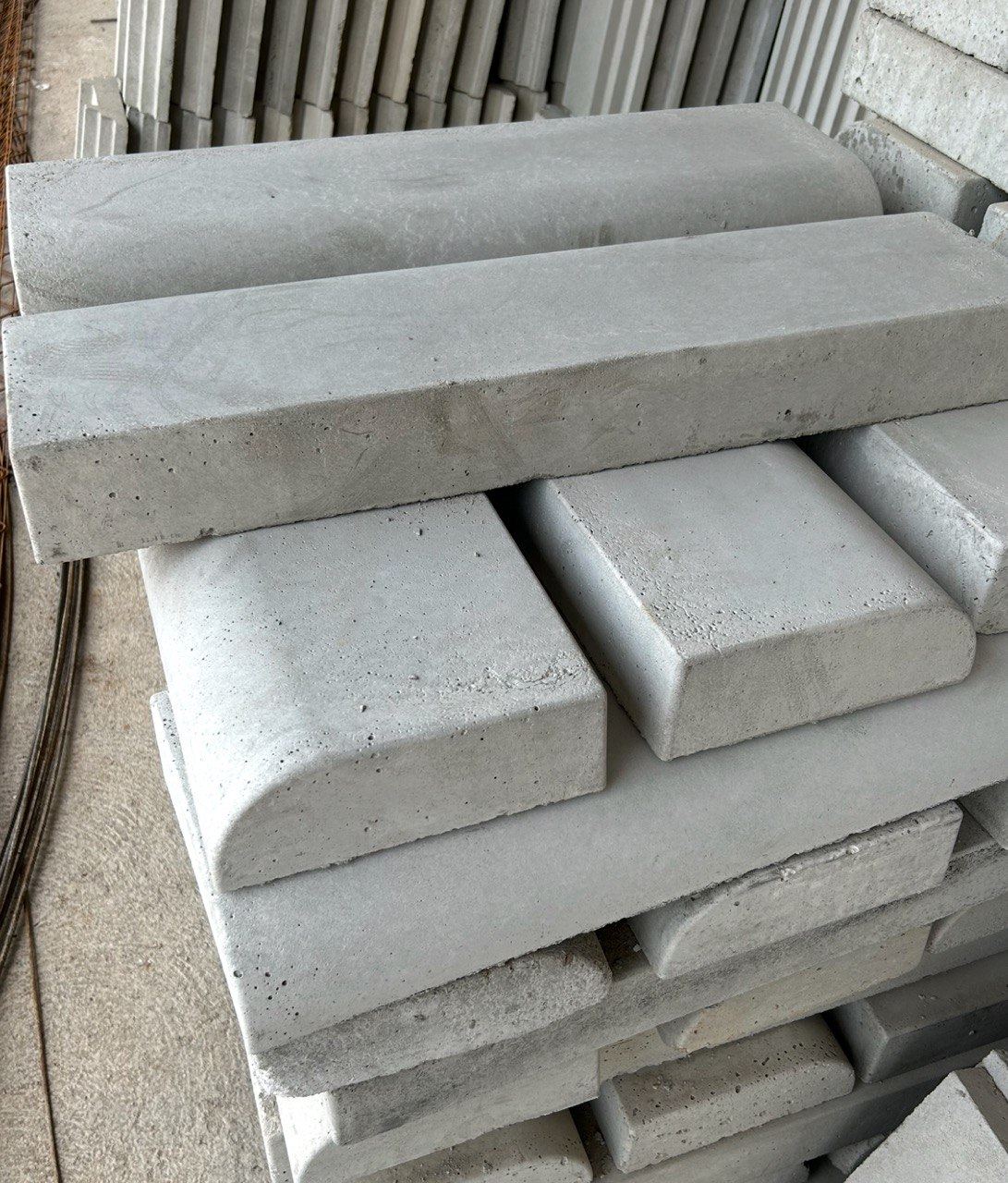 Meio-fio de concreto